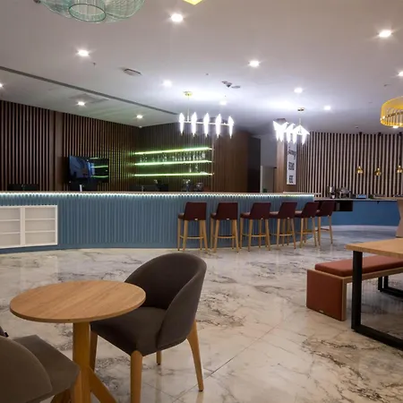 Hampton By Hilton מלון 3*