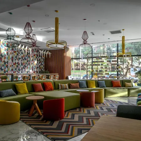 מלון Hampton By Hilton 3*