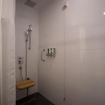 Hampton By Hilton מלון