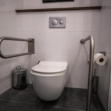 מלון Hampton By Hilton 3*