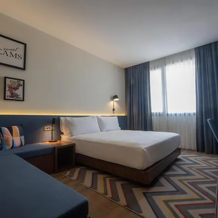 Hotel Hampton By Hilton 3*