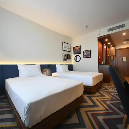 Hampton By Hilton מלון 3*