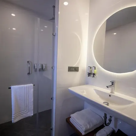Hotel Hampton By Hilton 3*