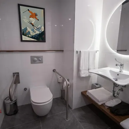 Hampton By Hilton 3*