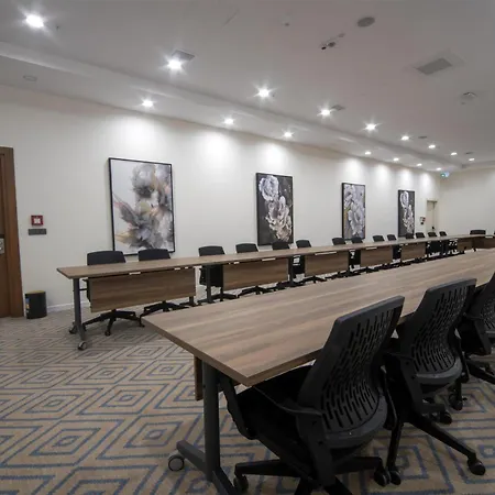 Hampton By Hilton מלון